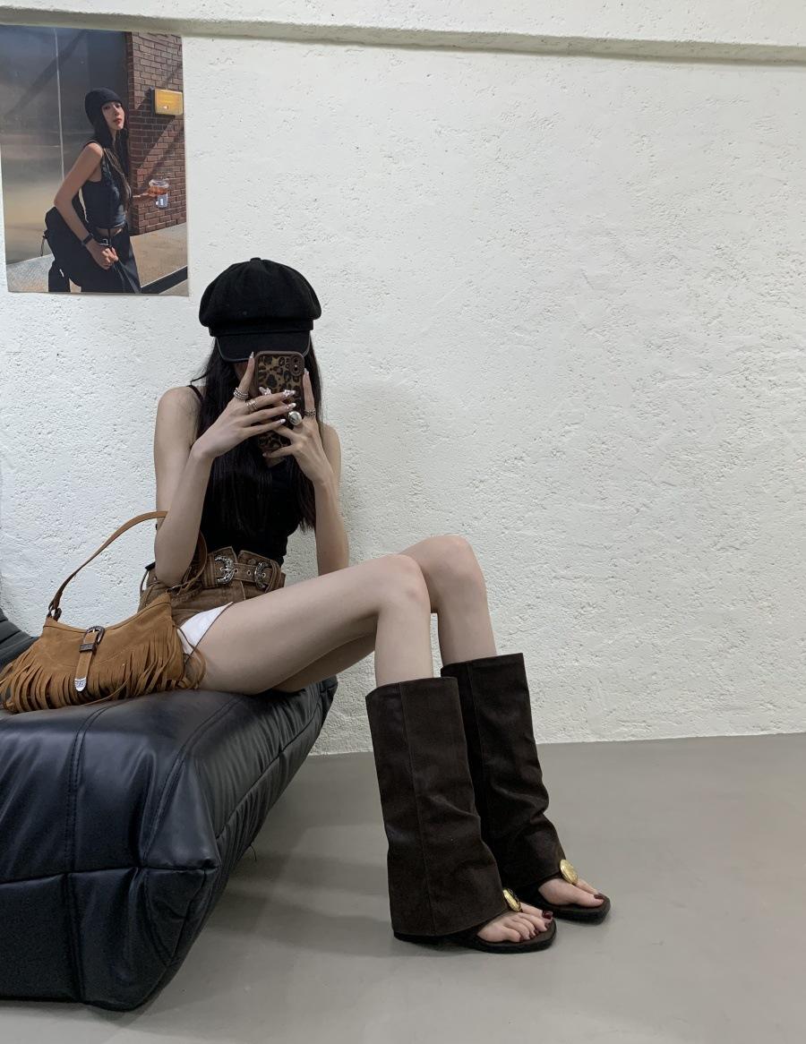 

Skinny and leggy straight thick heel square head metal buckle elastic boots Skinny boots 2025 autumn short boots large size 39 коричневый