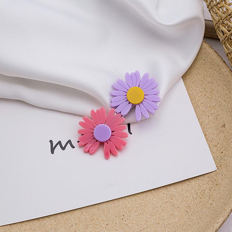 Clips de păr nou de primăvară/vară coreean cu margarete colorblock: Clips de păr proaspăt stil Hyuna cu cioc de rață și clips de sus