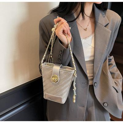 Fashion New Bucket Bag Women's 2025 Woven Bag Chain Shoulder Messenger Bag Premium Bag