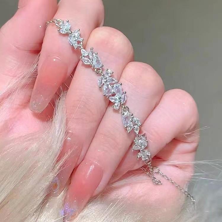 Stylish Geometric Zirconia Bracelet For Women Perfect For Gifting Special Occasions