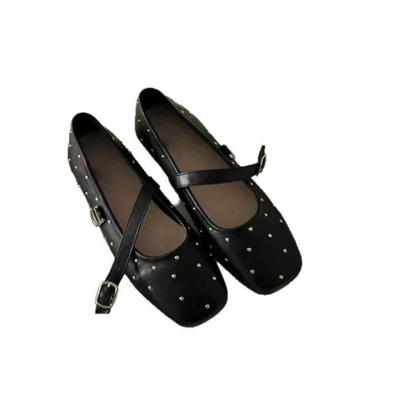 Leder Koreanische Version mit Nieten Quadratkopf Mary Jane Schuhe Damen 2025 Frühling vielseitige flache Sohle leichter Ausschnitt rote Einzel Schuhe
