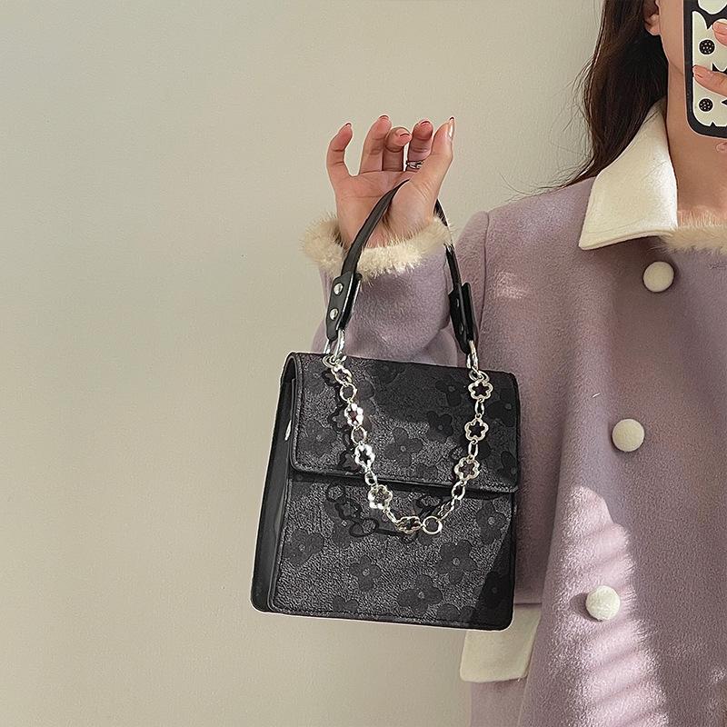 

Новая черная наплечная сумка-мессенджер чёрный