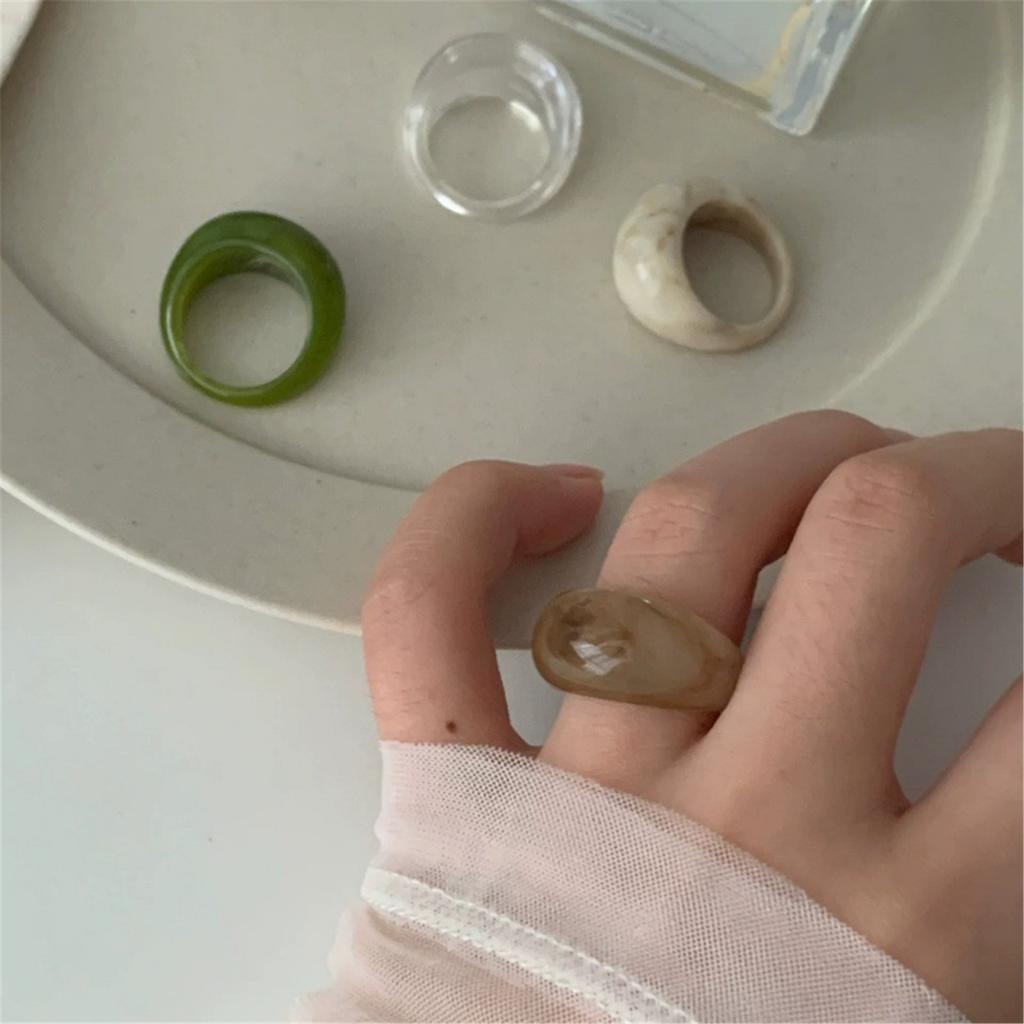 Smooth Glossy Resin Wide Band Ring With Arc Design Comfortable Finger Accessory For Daily Wear And Special Occasions