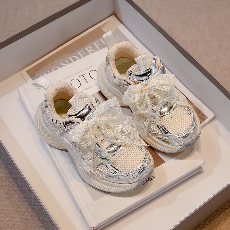 

Кроссовки для девочек 2025 весна и осень новые корейская версия жемчужное кружево бант папины кроссовки детские сетчатые кроссовки 30