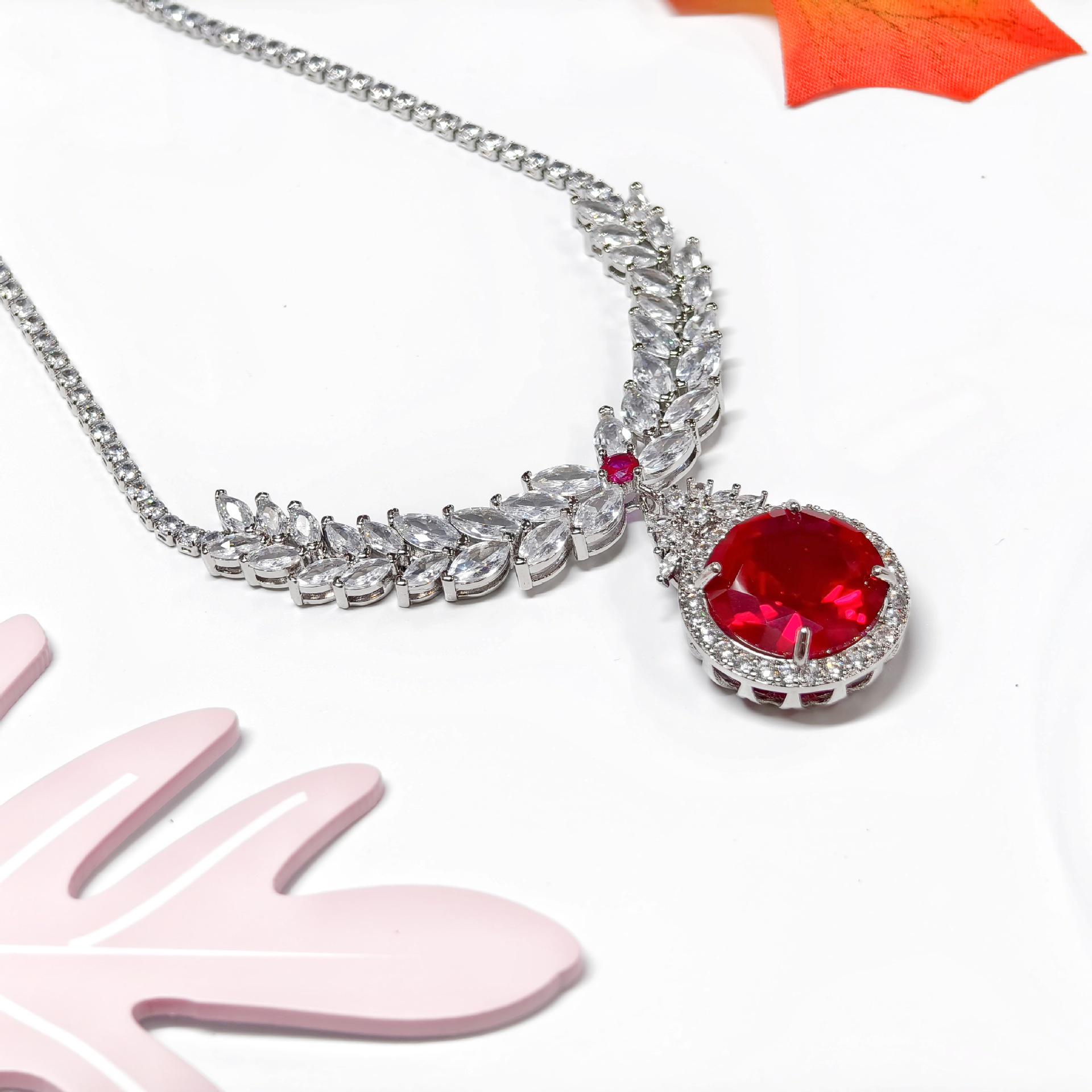 Gessen Jewelry Luxurious Full Diamond Clavicle Necklace