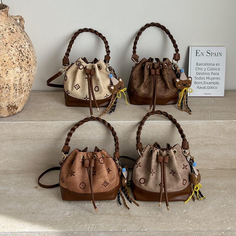 Bucket bag women's new bag messenger bag women's commuter handbag versatile women's shoulder bag