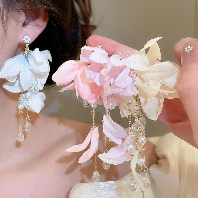 Orecchini Pendenti Lunghi con Nappa Fiori Perline di Vetro Imitazione Perla Tessuto Colorato Hyperbole per Donna Rame Placcato Oro Reale