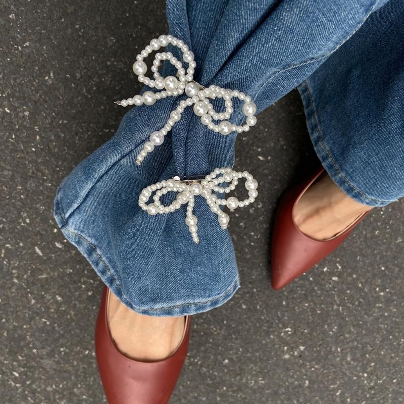Spilla con Fiocco in Resina Elegante con Perle Finte Clip per Orlo dei Pantaloni Catena Leggera per Polsini per Outfit Casual