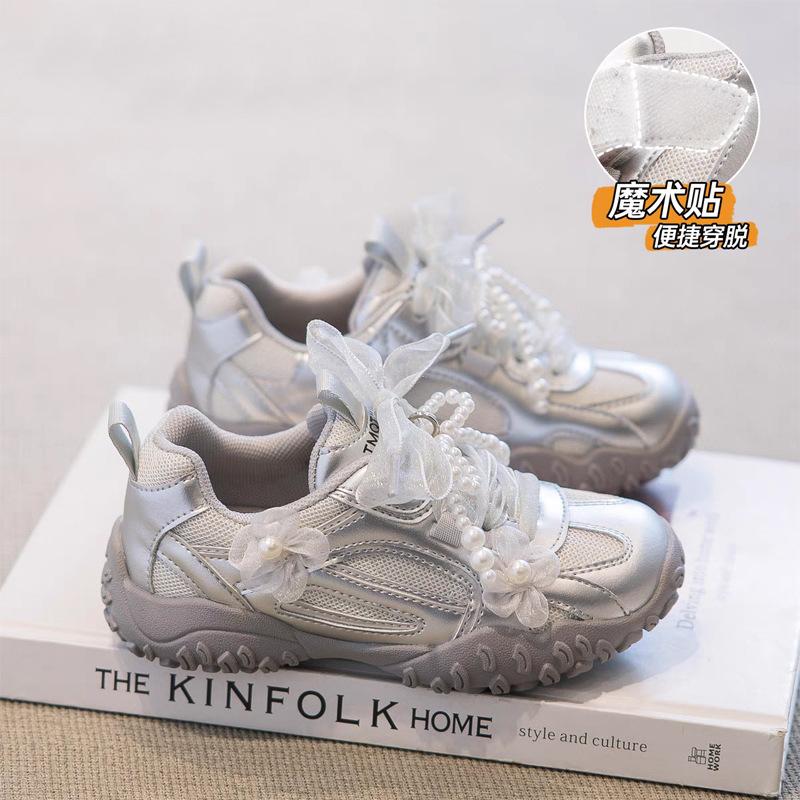 

Girls Shoes Spring and Autumn New Children s Sports Shoes Mesh Lightweight Girls Princess Training Shoes Running Shoes 32-37One Hand6Double серебряный