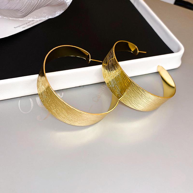 European-American Metal Stud Earrings: Chic, Versatile, and Luxurious for Women