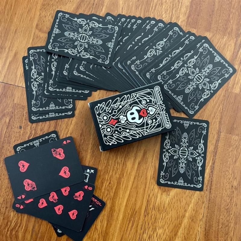 Hollow Knight Schwarz Weiß Spielkarte Kartenspiel Kartengruppe Sammlerset Für Partyspiele Kartentricks Und Magie