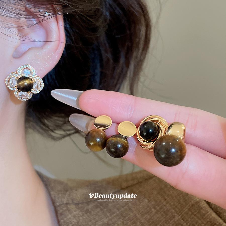 18k real gold electroplated silver needle tiger's eye stone pendant earrings retro Maillard earrings light luxury earrings women