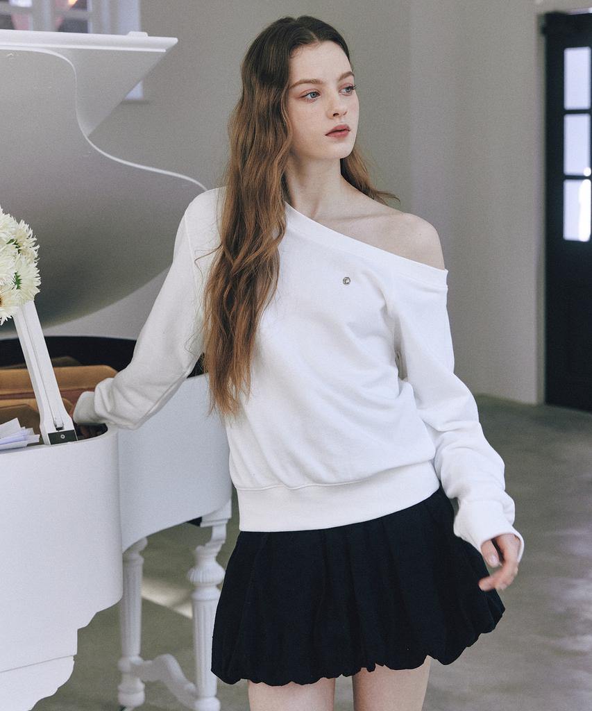 LETTER FROM MOON Edin Off-Shoulder Sweatshirt (Ivory)