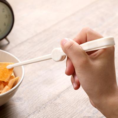 Snack klip Malé nešpinavé ruce Ergonomické Uchopení jídla Plastové Líné víceúčelové prstové hůlky pro domácnost