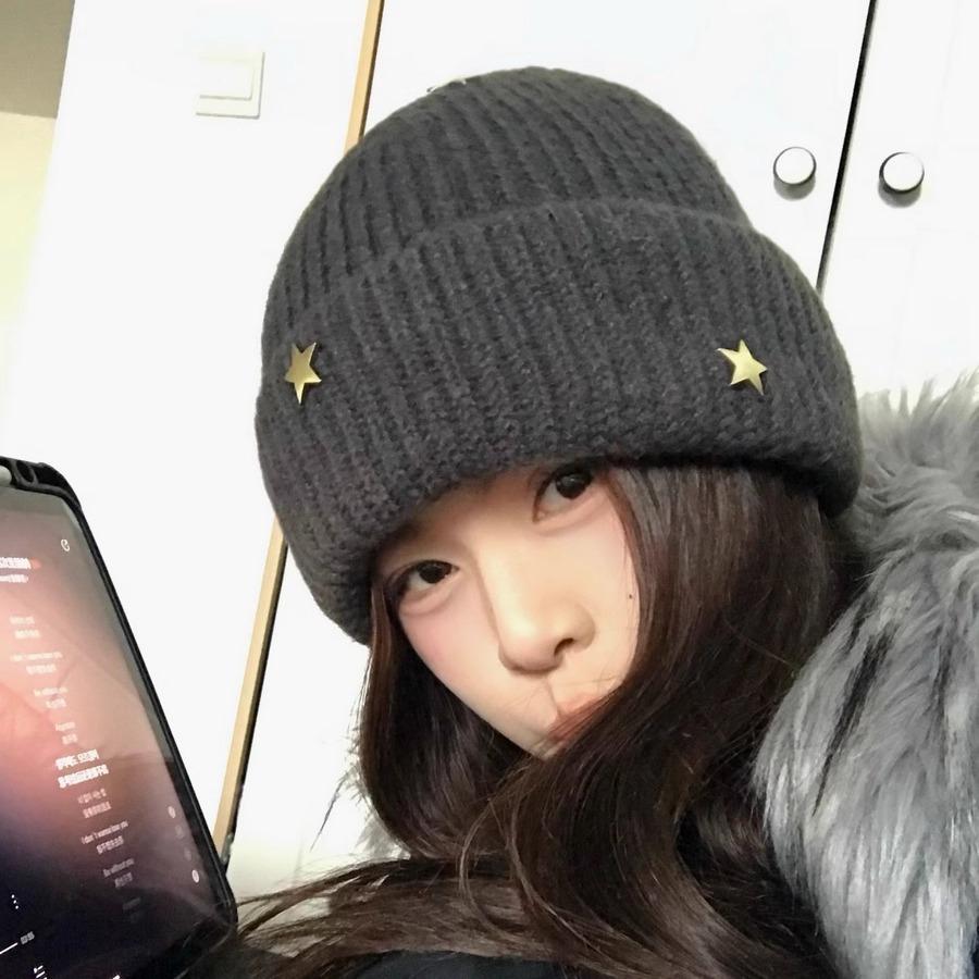 Ruth Hat Women's Winter Fashion Three-dimensional Star Knitted Wool Hat Women's Warm Pile Headhat Flap Cold Hat