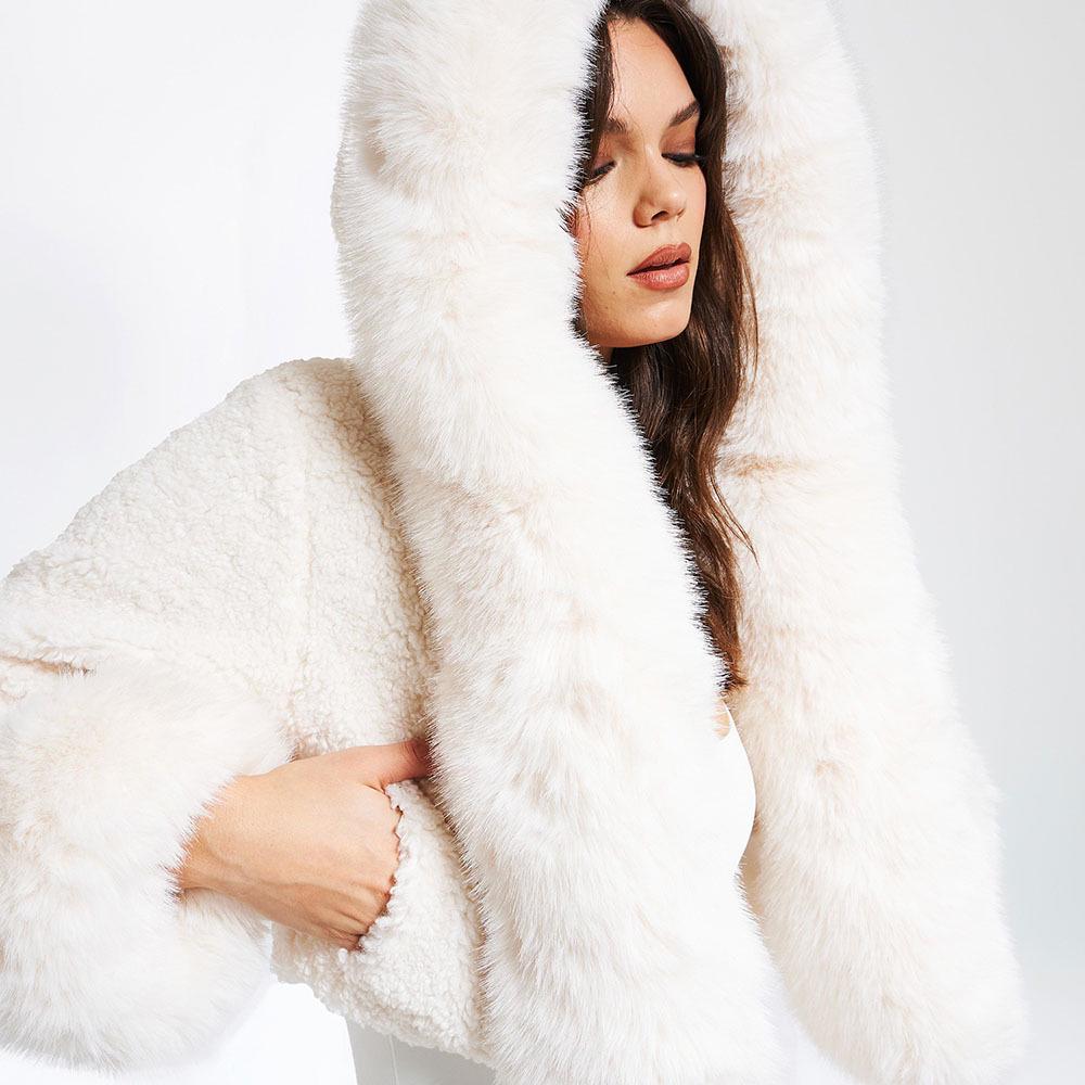 Nuovo Cappotto di Volpe Ecologico in Pelliccia Sintetica – Corto, con Cappuccio, per Autunno/Inverno Donna