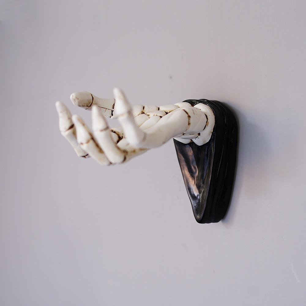 Skeleton Hand Skull Hand Wall Hook Resin Ghost Hand Statue Wall Hanger Decoration for Bag Key