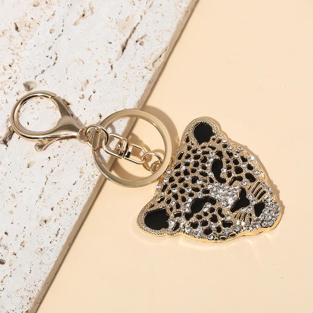 Fashion Leopard Keychain With Zinc Alloy Material For Gifts And Party Decor