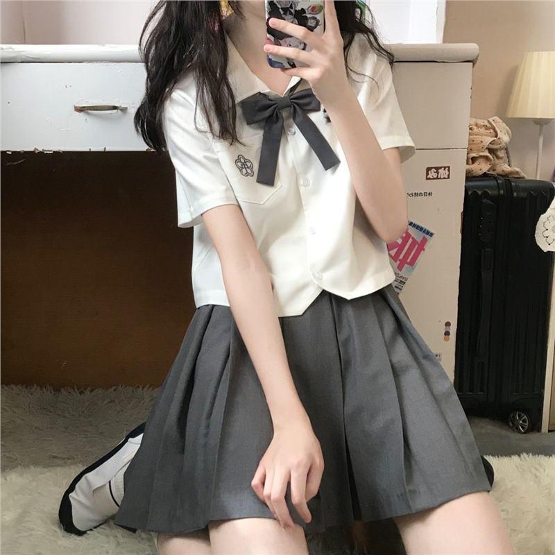 

Japanese JK Uniform Women s Summer Short-Sleeve Shirt & Pleated Skirt Set XL