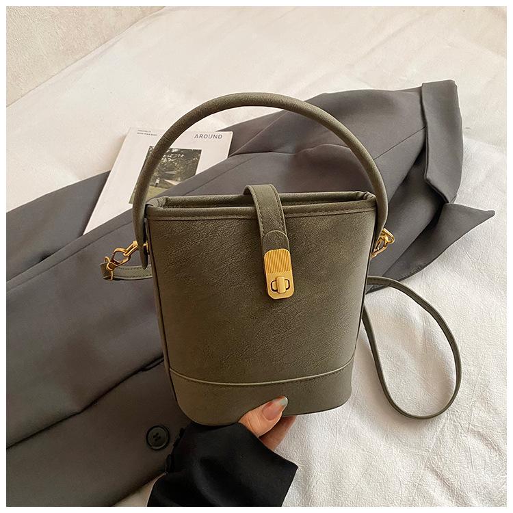 Fashion Small Bag Women's Winter Tide Fashion Hand Carrying Bucket Bag Popular Retro Commuter Messenger Bag