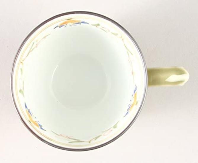 This Green Mug Features Floral Designs On the Its Diameter and 250ml Capacity Make It Easy To Use and a Great Gift for Day or Respect for the Aged