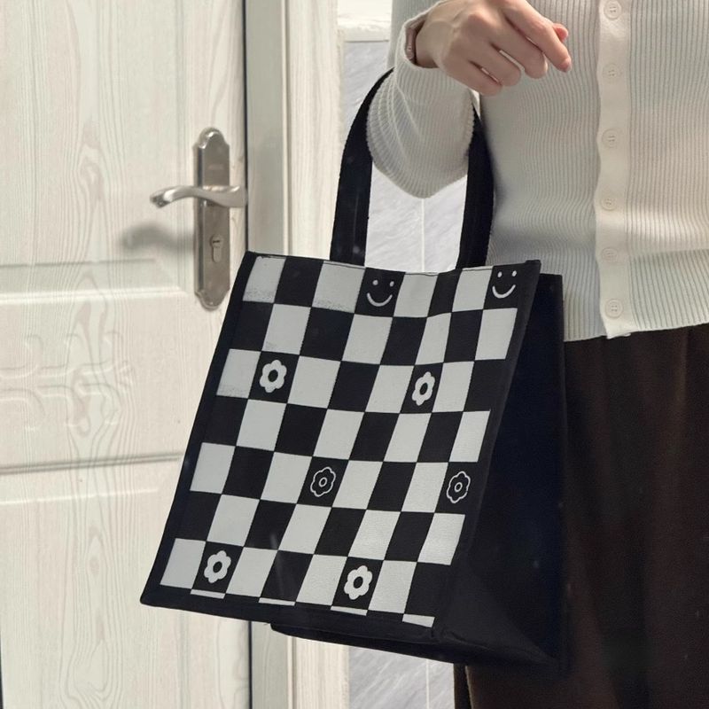 

Холщовая сумка Женская сумка 2025 Новая Мультяшная Большая Вместимость Тоут Рабочая Одежда Уличная Мода Сумка-тоут Large [black and white] canvas magnetic buckle