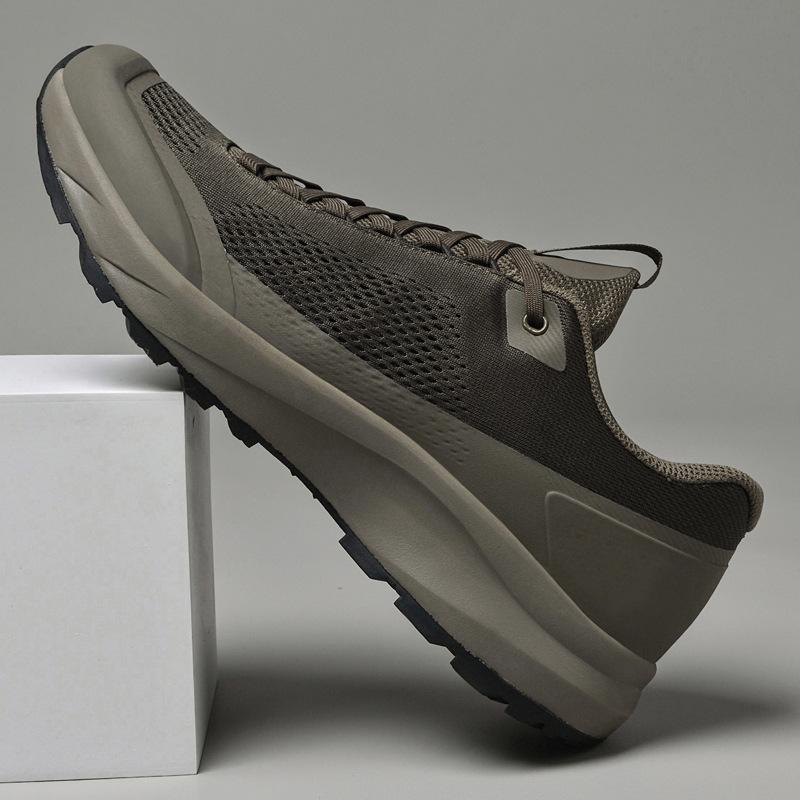 

Мужская обувь 2025 лето новая мужская высококачественная спортивная обувь из мушиной ткани молодежная с передовым чувством на толстой подошве увеличивающая рост повседневная обувь 45