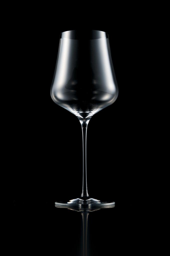 Handgefertigtes Weinglas aus überraschend leichtem Blei-Luxusglas. Nachdem Sie daraus getrunken haben, werden Sie definitiv kein anderes Glas wählen [Gabriel Glass]