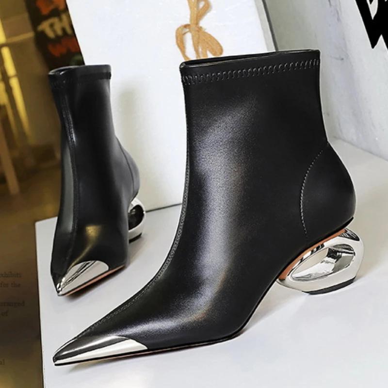 Fashion 2025 New Metal Hollow Heel Iron Head Metal Pointed Toes Modern Short Boots for Women Winter Street Style Low Heel Boots Female