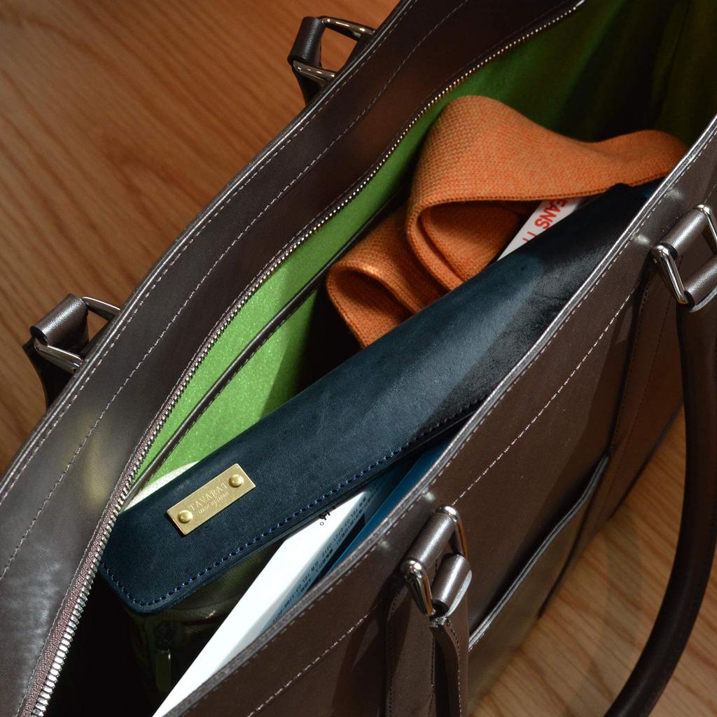 Fan Folding Fan Made In Genuine Leather [TABARAT] Case, Holder, Japan, 7.5 Inch, (Himeji Leather) (Navy)