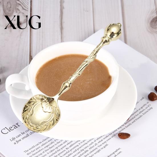 Europäischer Palaststil Löffel Kaffee Geschnitzter Teelöffel Vintage Design Geschirr Dessert Retro Löffel für Küche Esstisch Bar Milchtee-Läden Cocktail-Mixen
