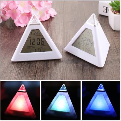1PC Tischuhren, dreieckig, 7 Farben, wechselnde LED-Temperatur, Wochenanzeige, digitaler Alarm, Tischdekoration