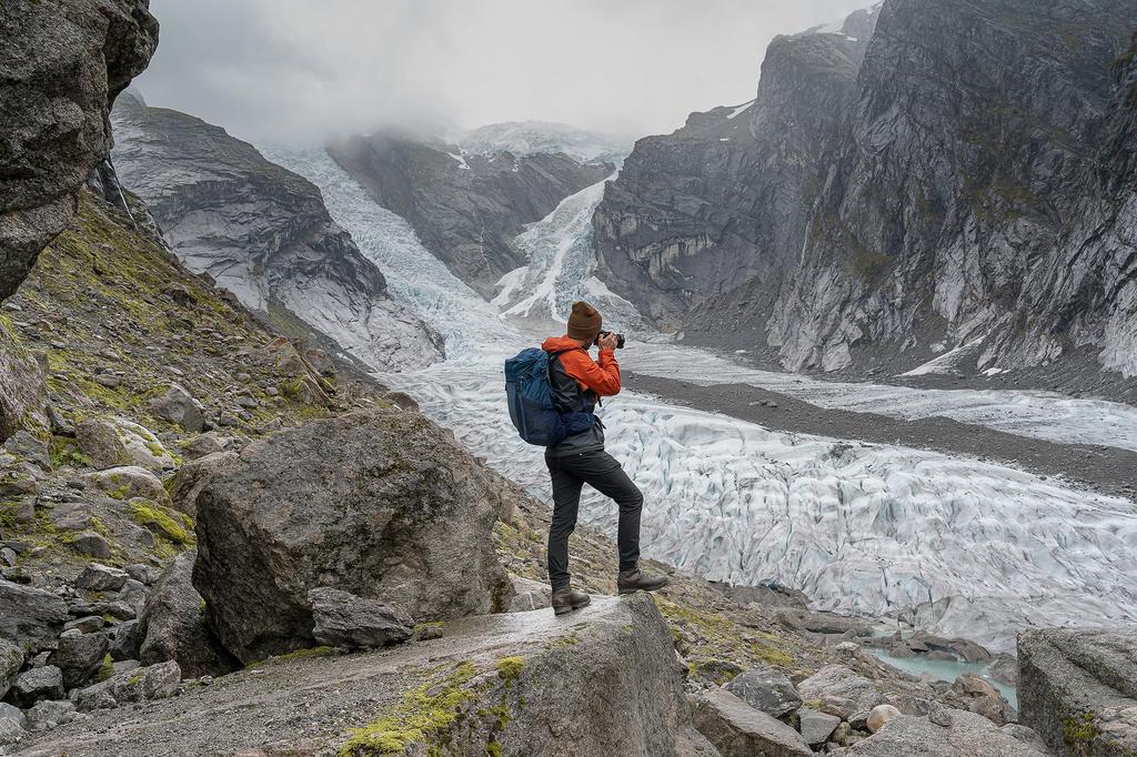Climbing Futura Pro 34 SL Czarny x Grafitowy Model 2021 [Deuter] Plecak/Worek D3401021-7403 Damski