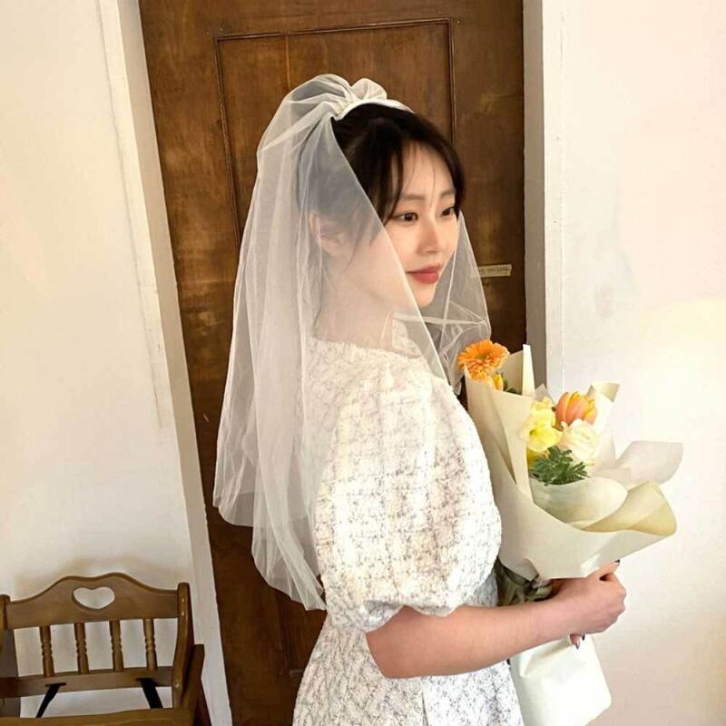 

Self-wedding short veil with pin fixing, two-tiered veil