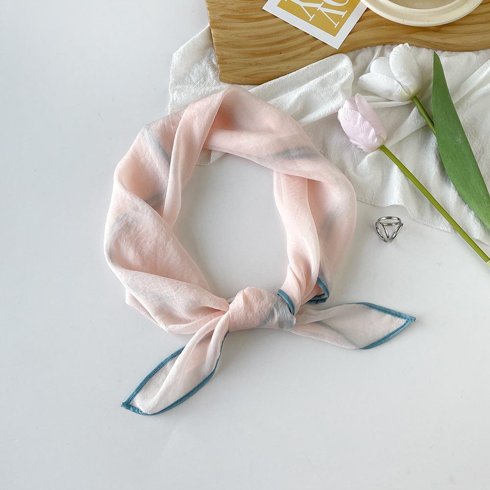 70 * 70 Vier Jahreszeiten verfügbar Neuer kleiner quadratischer Damenschal, hochwertiger Schal mit Buchstabendruck, professioneller Schal, Satinschal