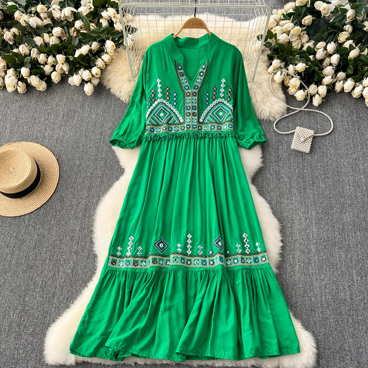 Свободные праздничные платья в этническом стиле с цветочной вышивкой — фото 3