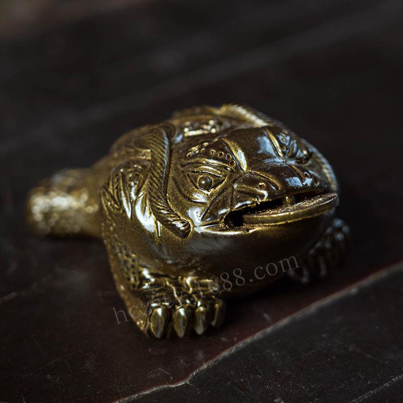 

Yixing Purple Clay Wealth-attractin Golden Toad Color-changing Tea Pet Ancient Tea Games Tea Figurine Play Toys Tea Statue Craft