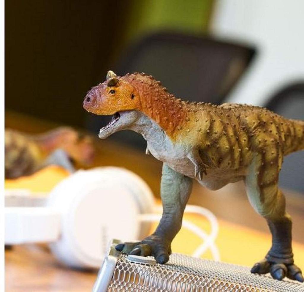 Safari Carnotaurus Dinosaur Figure 100310