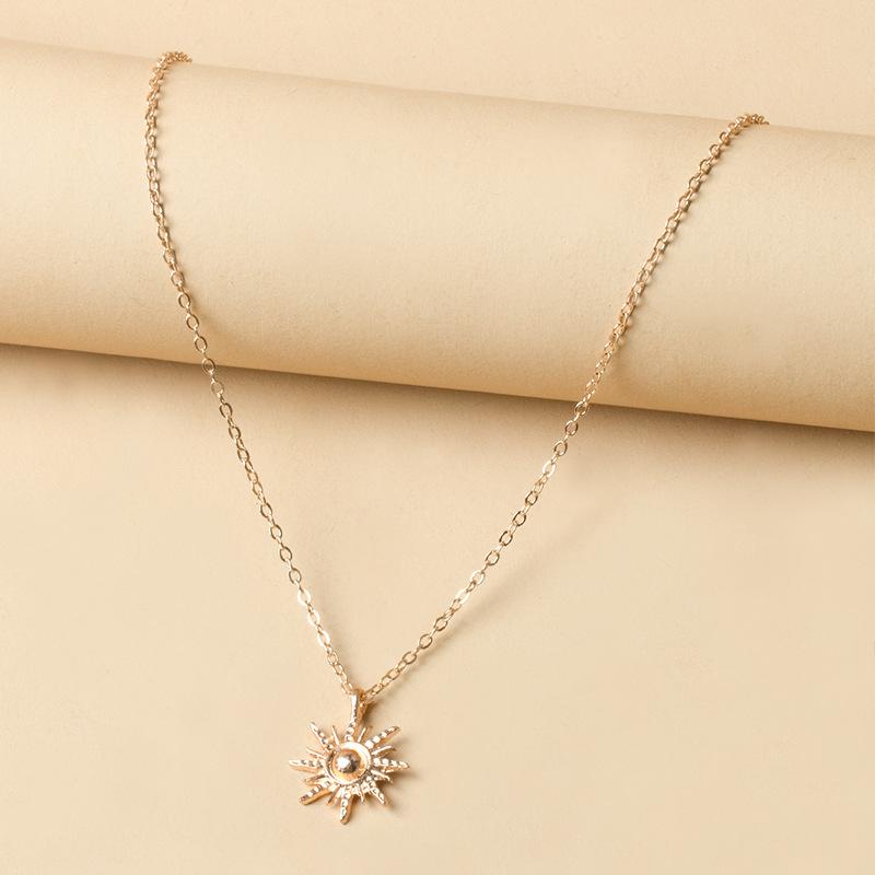 Simple Gold Color Sun Pendant Necklace for Women Niche Design Elegant Clavicle Chain Personality Choker Wedding Party Jewelry