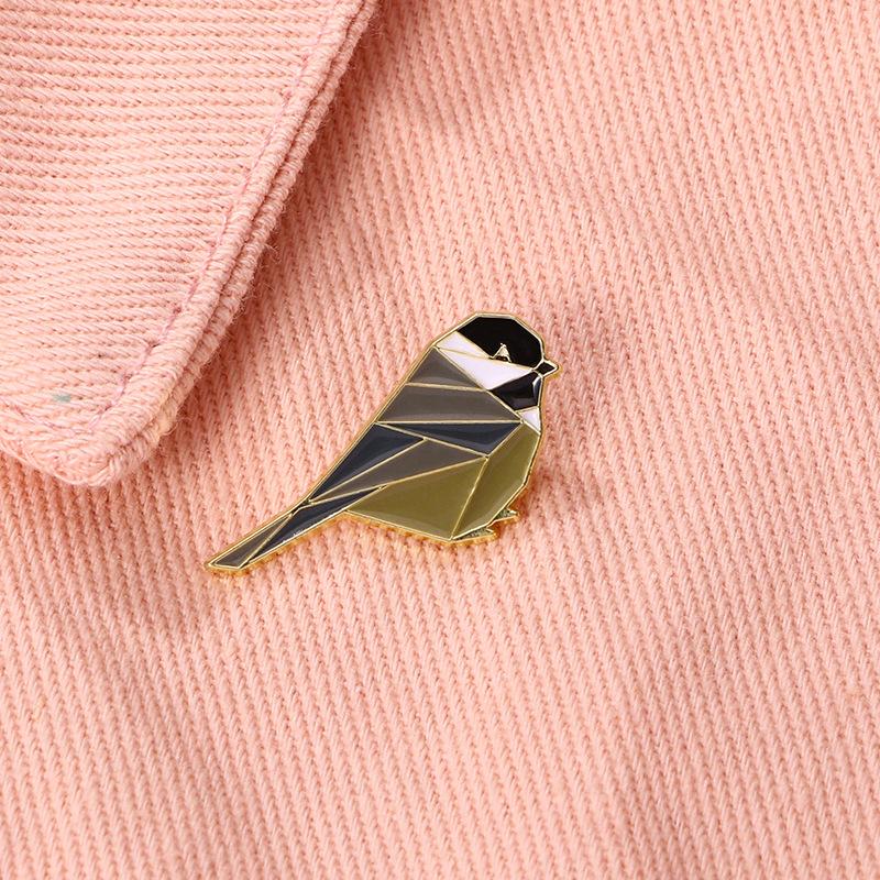 Geometric Line Enamel Alloy Brooch Cartoon Sparrow Bird Lapel Pin for Clothes Backpack Decoration Adjustable Anti-slip Badge Accessory