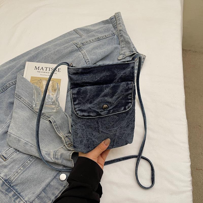 

New personalized retro simple bag women s autumn and winter fashion trend small square bag 2025 niche shoulder messenger bag