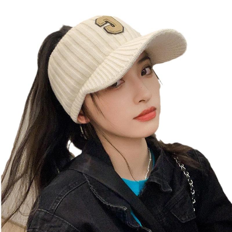 Fashion C letter knitted cap, women's autumn and winter, warm and cold-proof sports and leisure, thin face wool hat