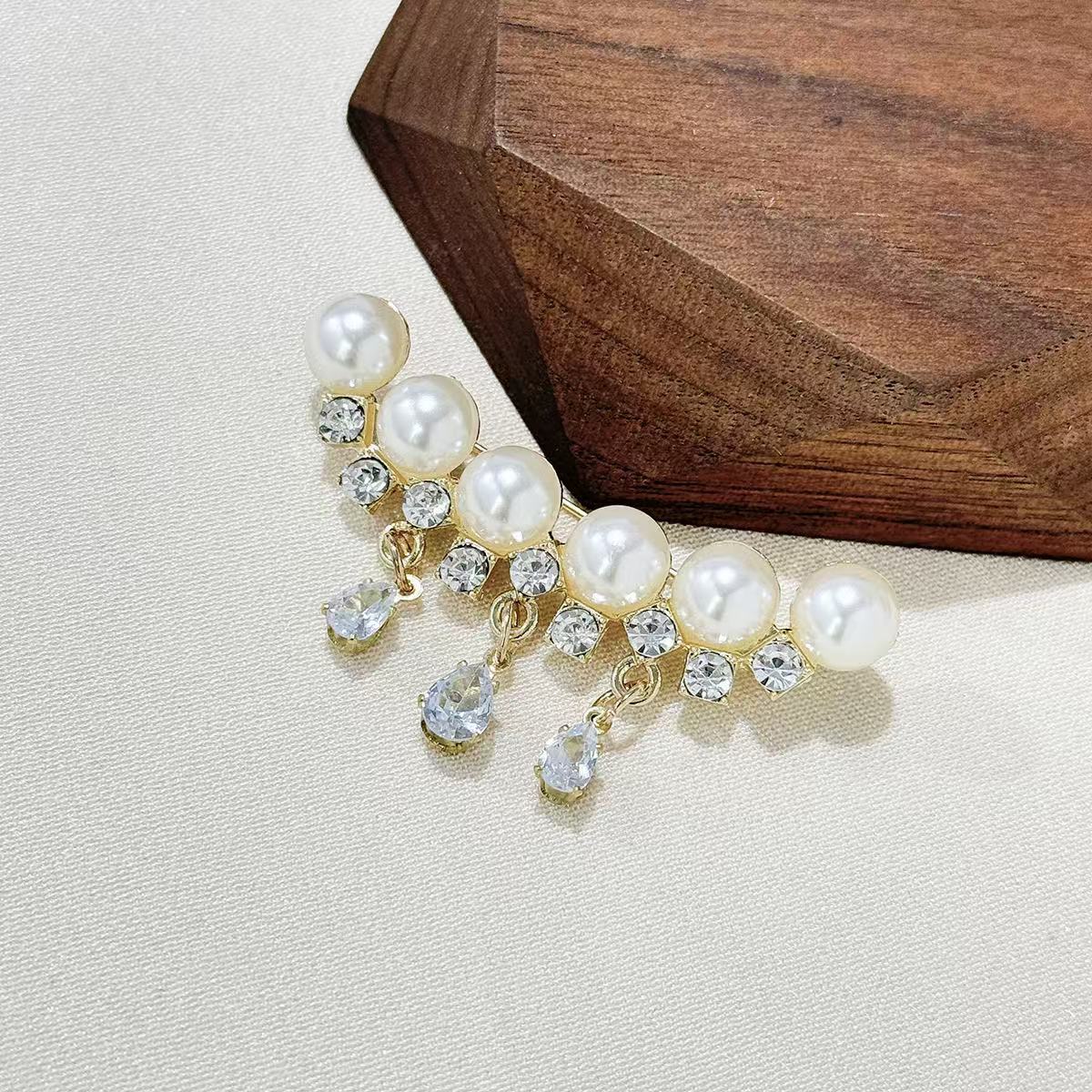 

Fashion Pearls Brooch Pins For Women Fixed Straps Charm Safe Pin Clothes Decoration белый
