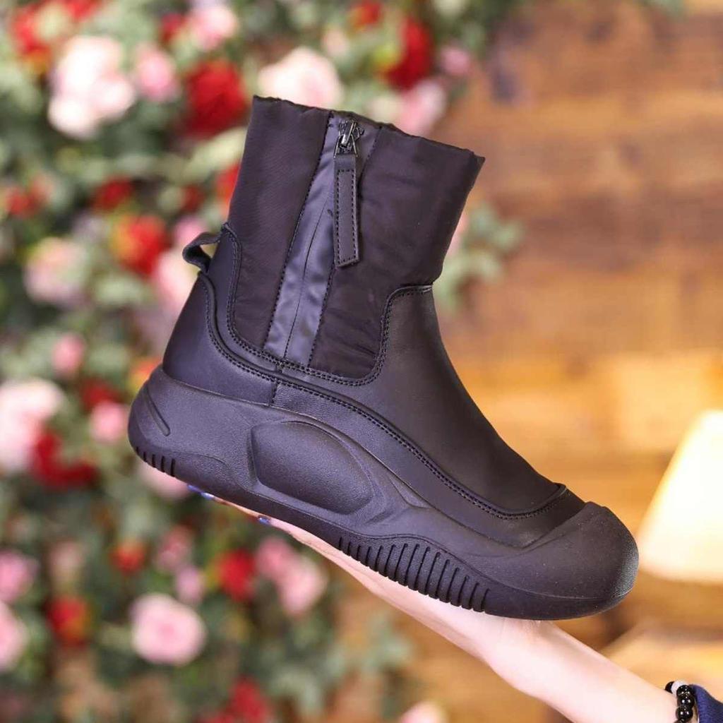 Snow boots women's new 2025 cotton shoes winter velvet thickened Martin boots thick-soled waterproof Northeast short boots