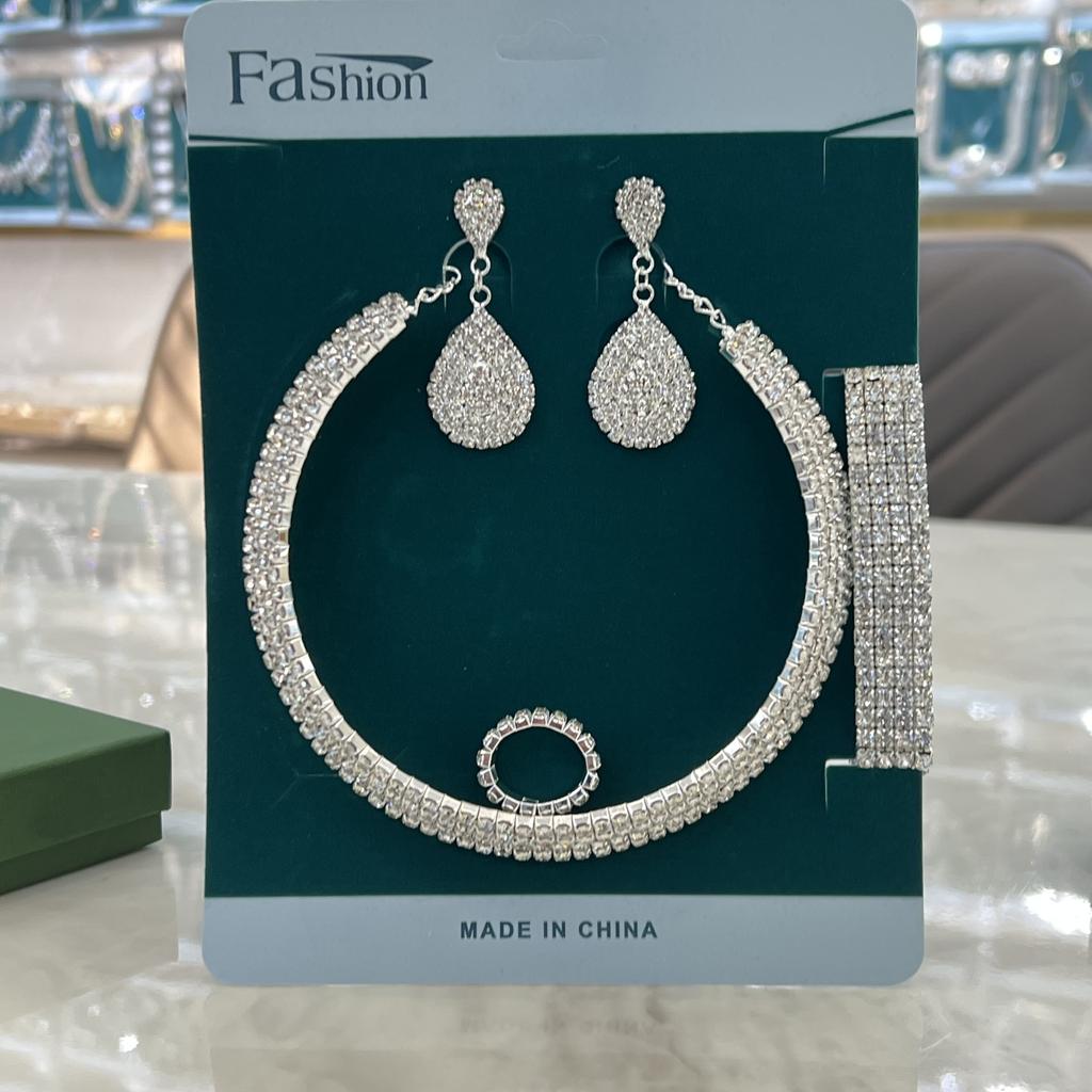 Set di Gioielli da Donna 5 Pezzi Moda Catena Artiglio di Rame Multiriga Collana Orecchini Bracciale Anello Set Gioielli Banchetto Nuziale Festa Regalo per le Feste