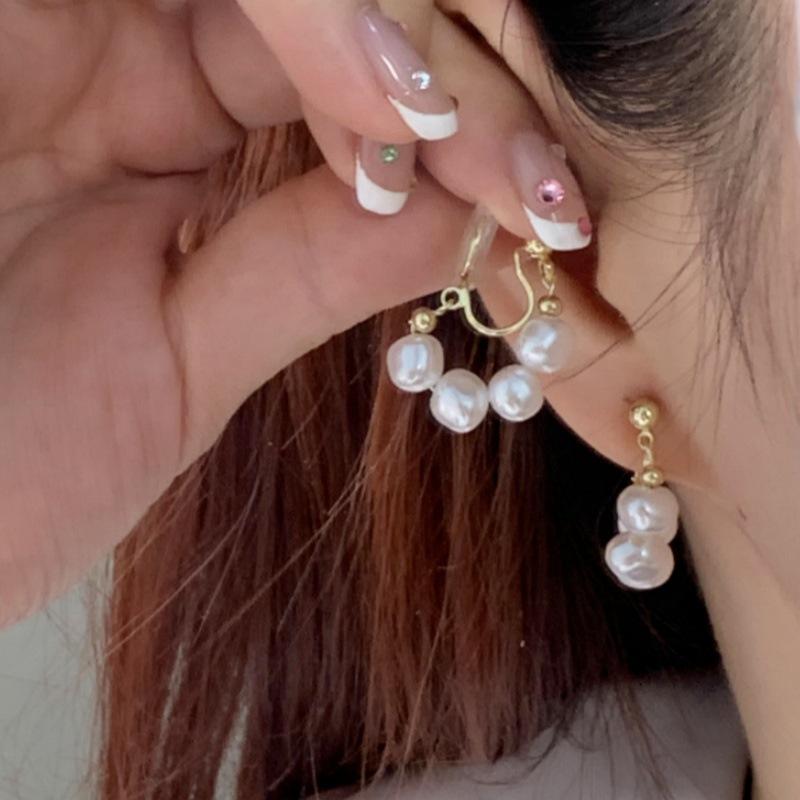 Elegant Retro Pearl Ear Cuff Earrings: No-Piercing, Versatile & High-End Fashion for Women.
