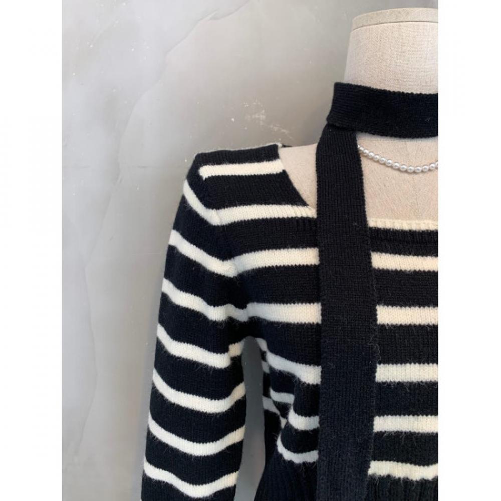 C S In The Room Stripe Square neCk Crop Knit SCarf Set