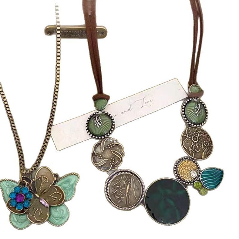 Colar Medieval Vintage Vento Borboleta Verde Gêmea Feminino Boêmio Vintage Corrente Clavicular Novos Acessórios Chineses