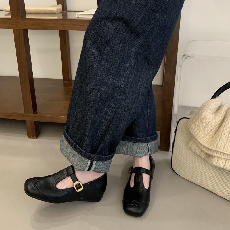 Retro T-buckle Mary Jane women's shoes in the autumn of 2025 new round head simple versatile buckle light mouth single shoes