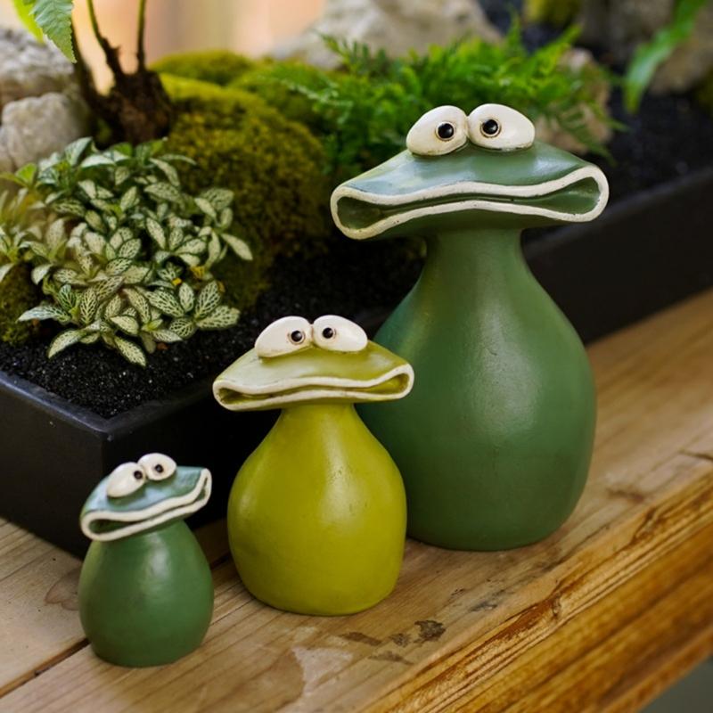 Frogs Figurines Resin Animal Garden Statues Funny Frogs Sculptures for Home Desk Decoration Funny Frogs Sculpture
